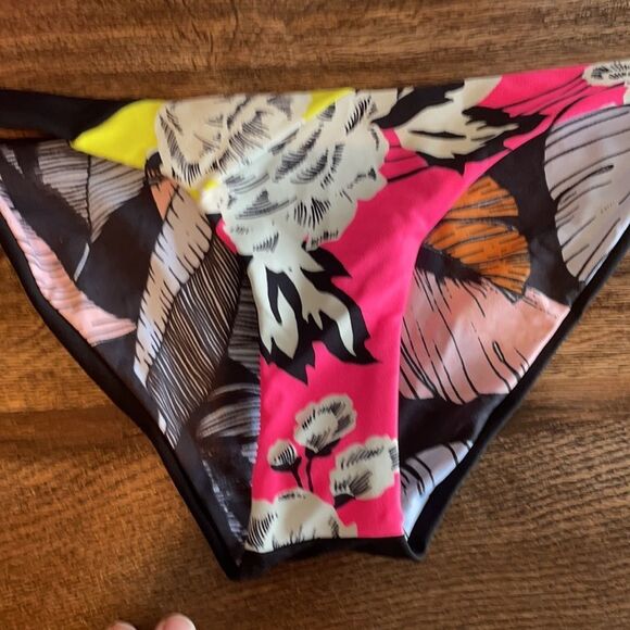 COPY - New maaji ringling  flirt reversible signature cut bottoms - Picture 7 of 7